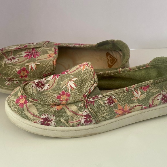 Roxy Floral Green and Pink Moccasins - Picture 2 of 7